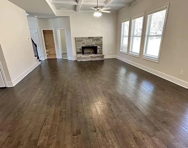 1850 Silver Crest Way - Photo Thumbnail 5