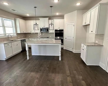 1850 Silver Crest Way - Photo Thumbnail 7