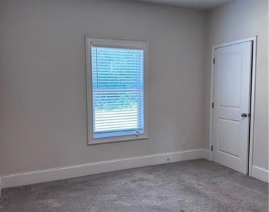 1850 Silver Crest Way - Photo Thumbnail 18