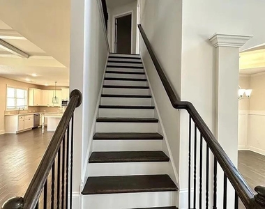 1850 Silver Crest Way - Photo Thumbnail 11