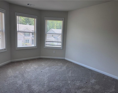 1850 Silver Crest Way - Photo Thumbnail 21