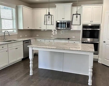 1850 Silver Crest Way - Photo Thumbnail 8