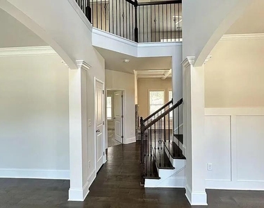 1850 Silver Crest Way - Photo Thumbnail 3