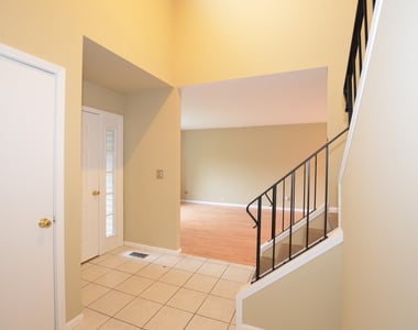 387 Amy Court - Photo Thumbnail 6