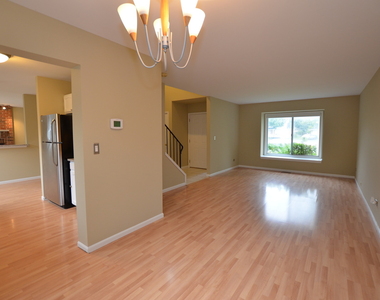 387 Amy Court - Photo Thumbnail 8