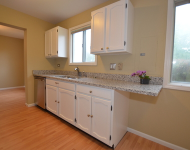 387 Amy Court - Photo Thumbnail 18