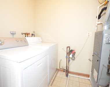 387 Amy Court - Photo Thumbnail 20