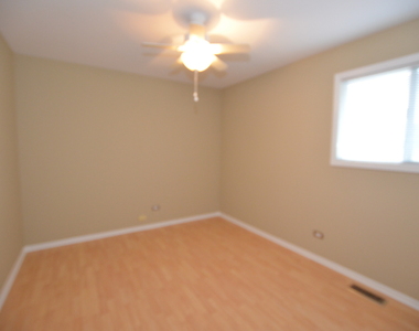 387 Amy Court - Photo Thumbnail 10