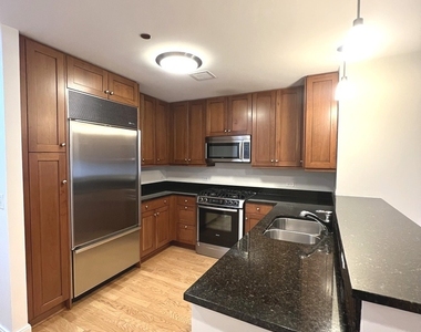 60 E Monroe Street - Photo Thumbnail 2