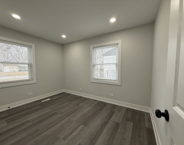 16752 Artesian Avenue - Photo Thumbnail 6