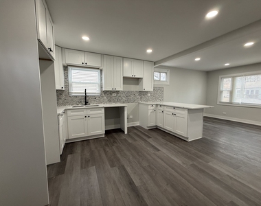 16752 Artesian Avenue - Photo Thumbnail 3