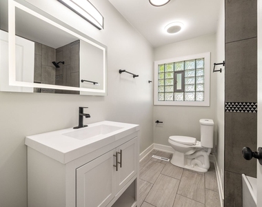 16752 Artesian Avenue - Photo Thumbnail 12
