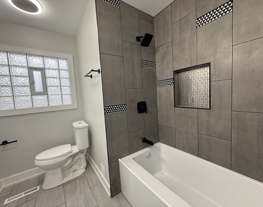 16752 Artesian Avenue - Photo Thumbnail 7