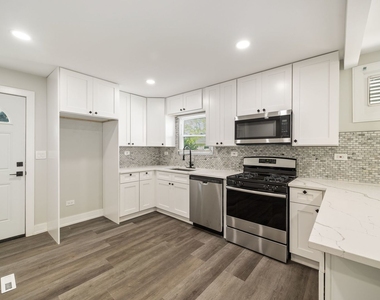 16752 Artesian Avenue - Photo Thumbnail 7