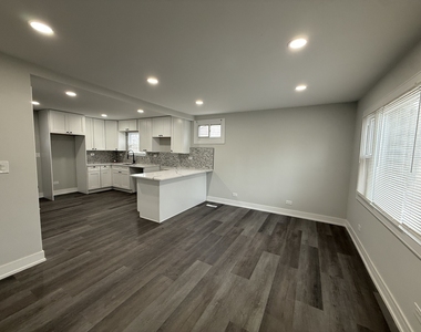 16752 Artesian Avenue - Photo Thumbnail 2