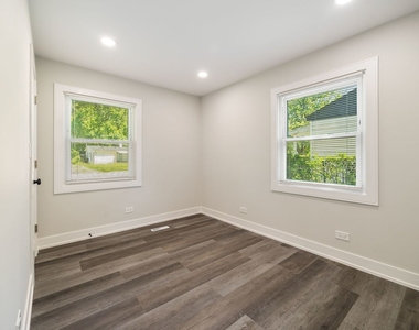 16752 Artesian Avenue - Photo Thumbnail 14