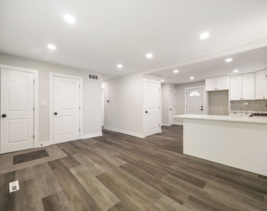 16752 Artesian Avenue - Photo Thumbnail 5
