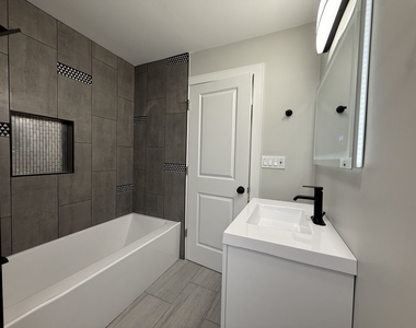 16752 Artesian Avenue - Photo Thumbnail 8