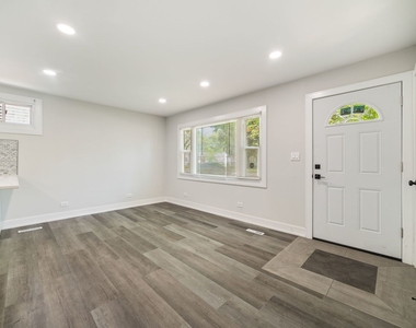16752 Artesian Avenue - Photo Thumbnail 3