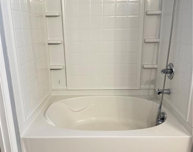 183 Spring Way Square - Photo Thumbnail 18