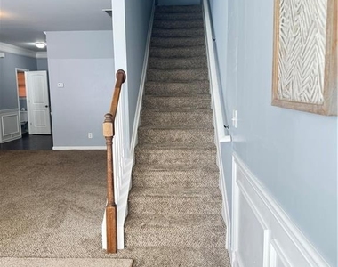 183 Spring Way Square - Photo Thumbnail 11