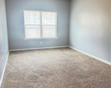 183 Spring Way Square - Photo Thumbnail 14