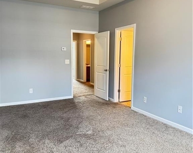 183 Spring Way Square - Photo Thumbnail 15