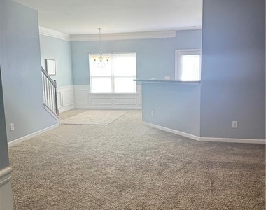 183 Spring Way Square - Photo Thumbnail 3