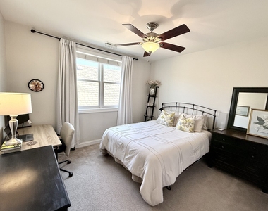 1144 W Roscoe Street - Photo Thumbnail 13
