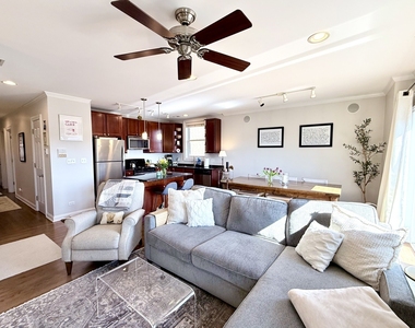 1144 W Roscoe Street - Photo Thumbnail 3