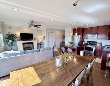1144 W Roscoe Street - Photo Thumbnail 4