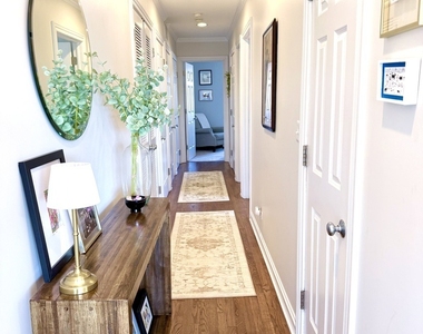 1144 W Roscoe Street - Photo Thumbnail 5