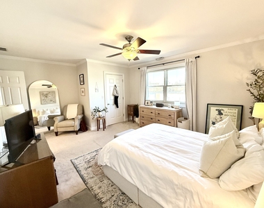 1144 W Roscoe Street - Photo Thumbnail 8
