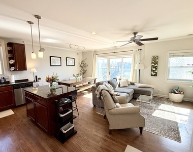 1144 W Roscoe Street - Photo Thumbnail 1