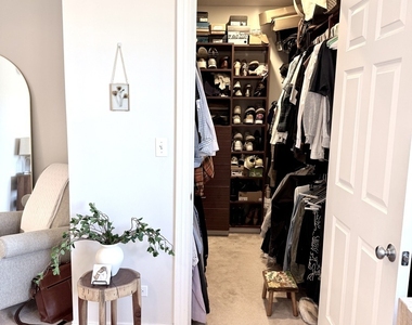 1144 W Roscoe Street - Photo Thumbnail 9