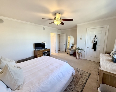 1144 W Roscoe Street - Photo Thumbnail 7