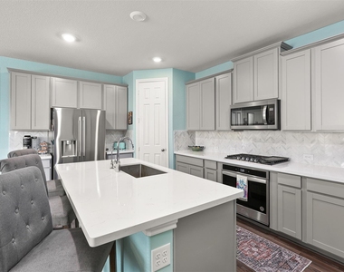 2108 Sweet Bay Drive - Photo Thumbnail 2
