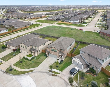 2108 Sweet Bay Drive - Photo Thumbnail 22