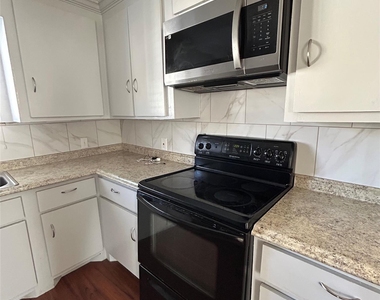2918 46th Street - Photo Thumbnail 4