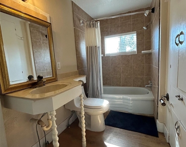 2918 46th Street - Photo Thumbnail 13