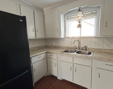 2918 46th Street - Photo Thumbnail 3