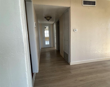 2918 46th Street - Photo Thumbnail 5