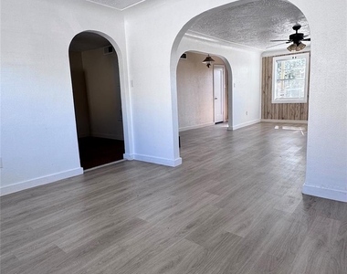 2918 46th Street - Photo Thumbnail 7