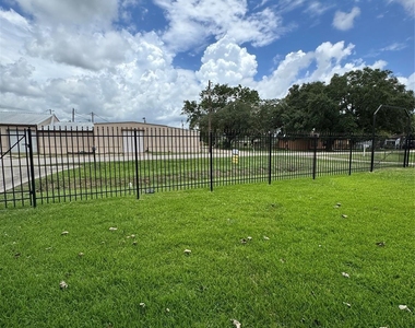 2918 46th Street - Photo Thumbnail 16