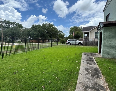 2918 46th Street - Photo Thumbnail 15