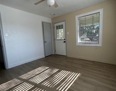 2918 46th Street - Photo Thumbnail 10