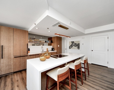 1300 Lamar Street - Photo Thumbnail 4