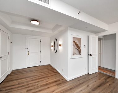 1300 Lamar Street - Photo Thumbnail 17