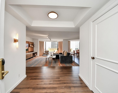 1300 Lamar Street - Photo Thumbnail 5