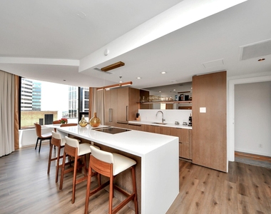 1300 Lamar Street - Photo Thumbnail 10